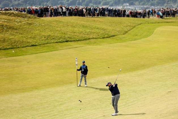 2024 Amgen Irish Open, Royal County Down, Newcastle, Northern Ireland 14 9 2024 Shane Lowry hits down the 1st fairway Shane Lowry hits down the 1st fairway 14 9 2024  Copyright: x INPHO BenxBradyx BB_17726