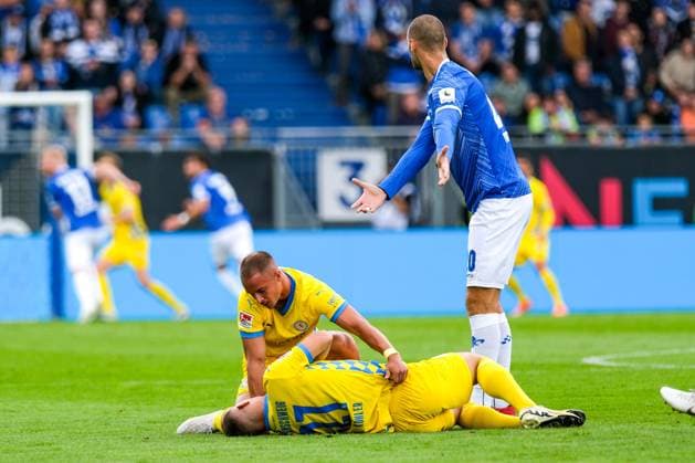 Sven Koehler Eintracht Braunschweig, 27 injured on the ground, GER, SV Darmstadt 98 vs Eintracht Braunschweig, Football, 2 Bundesliga, Matchday 5, Season 2024 2025, 14 09 2024 DFL DFB REGULATIONS PROHIBIT ANY USE OF PHOTOGRAPHS as IMAGE SEQUENCES and or QUASI VIDEO GER, SV Darmstadt 98 vs Eintracht Braunschweig, Football, 2 Bundesliga, Matchday 5, Season 2024 2025, 14 09 2024 Darmstadt Copyright: xEibner-Pressefoto FlorianxWieganx EP_FWD
