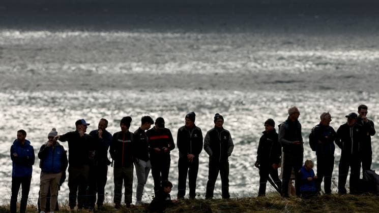 2024 Amgen Irish Open, Royal County Down, Newcastle, Northern Ireland 14 9 2024 Fans watch over the 1st fairway Fans watch over the 1st fairway 14 9 2024  Copyright: x INPHO BenxBradyx BB4_7828