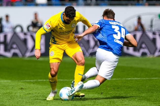 Fabio Kaufmann Eintracht Braunschweig, 07 in duel with Killian Corredor SV Darmstadt 98, 34 , GER, SV Darmstadt 98 vs Eintracht Braunschweig, Soccer, 2 Bundesliga, Matchday 5, Season 2024 2025, 14 09 2024 DFL DFB REGULATIONS PROHIBIT ANY USE OF PHOTOGRAPHS as IMAGE SEQUENCES and or QUASI VIDEO GER, SV Darmstadt 98 vs Eintracht Braunschweig, Football, 2 Bundesliga, Matchday 5, Season 2024 2025, 14 09 2024 Darmstadt Copyright: xEibner-Pressefoto FlorianxWieganx EP_FWD
