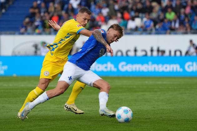 Luca Marseiler SV Darmstadt 98, 08 vs Kevin Ehlers Eintracht Braunschweig, 21 14 09 2024 2 Bundesliga, Season 24 25 SV Darmstadt 98 vs Eintracht Braunschweig, Stadion am Boellenfalltor, emonline, emspor,