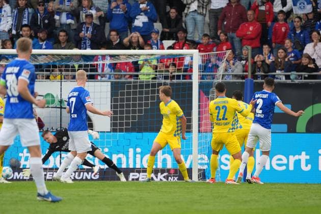Sergio Lopez SV Darmstadt 98, 02 pulls away and scores the goal for 1 0 14 09 2024 2 Bundesliga, season 24 25 SV Darmstadt 98 vs Eintracht Braunschweig, Stadion am Boellenfalltor, emonline, emspor,