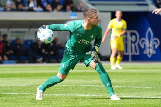 Goalkeeper Marcel Schuhen SV Darmstadt 98, 01 14 09 2024 2 Bundesliga, Season 24 25 SV Darmstadt 98 vs Eintracht Braunschweig, Stadion am Boellenfalltor, emonline, emspor,