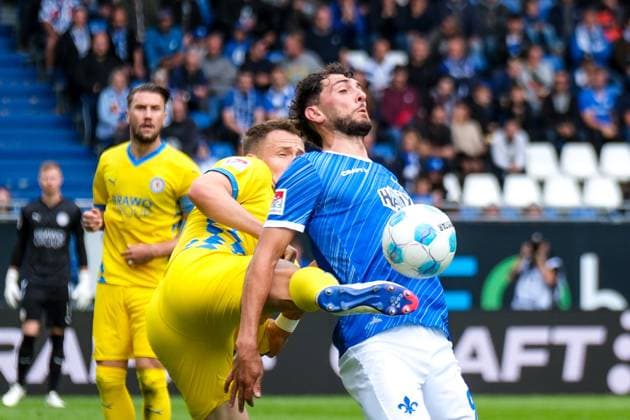 Paul Jaeckel Eintracht Braunschweig, 03 in duel with Fraser Hornby SV Darmstadt 98, 09 , GER, SV Darmstadt 98 vs Eintracht Braunschweig, Soccer, 2 Bundesliga, Matchday 5, Season 2024 2025, 14 09 2024 DFL DFB REGULATIONS PROHIBIT ANY USE OF PHOTOGRAPHS as IMAGE SEQUENCES and or QUASI VIDEO GER, SV Darmstadt 98 vs Eintracht Braunschweig, Football, 2 Bundesliga, Matchday 5, Season 2024 2025, 14 09 2024 Darmstadt Copyright: xEibner-Pressefoto FlorianxWieganx EP_FWD