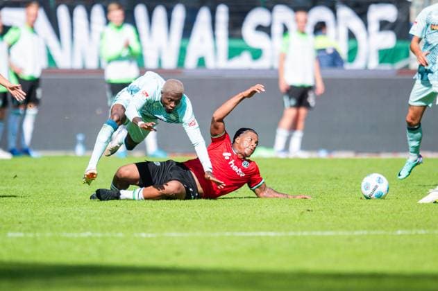 14 09 2024 Football, 2024 2025, 2 Bundesliga, 5 Matchday, Hannover 96 1 FC Kaiserslautern L R Aaron Opoku Kaiserslautern , Jessic Ngankam Hannover DFL REGULATIONS PROHIBIT ANY USE OF PHOTOGRAPHS AS IMAGE SEQUENCES AND OR QUASI VIDEO