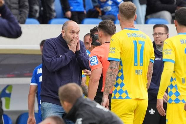 Coach Daniel Scherning Eintracht Braunschweig is sent to the stands 14 09 2024 2 Bundesliga, Season 24 25 SV Darmstadt 98 vs Eintracht Braunschweig, Stadion am Boellenfalltor, emonline, emspor,