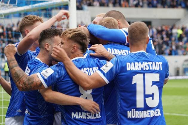 celebrate the goal, goal celebration for 2 0 by Frasier Hornby SV Darmstadt 98, 09 14 09 2024 2 Bundesliga, season 24 25 SV Darmstadt 98 vs Eintracht Braunschweig, Stadion am Boellenfalltor, emonline, emspor,