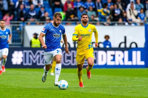 Killian Corredor SV Darmstadt 98, 34 on the ball, next to him Fabio Di Michele Sanchez Eintracht Braunschweig, 22 , GER, SV Darmstadt 98 vs Eintracht Braunschweig, Soccer, 2 Bundesliga, Matchday 5, Season 2024 2025, 14 09 2024 DFL DFB REGULATIONS PROHIBIT ANY USE OF PHOTOGRAPHS as IMAGE SEQUENCES and or QUASI VIDEO GER, SV Darmstadt 98 vs Eintracht Braunschweig, Football, 2 Bundesliga, Matchday 5, Season 2024 2025, 14 09 2024 Darmstadt Copyright: xEibner-Pressefoto FlorianxWieganx EP_FWD