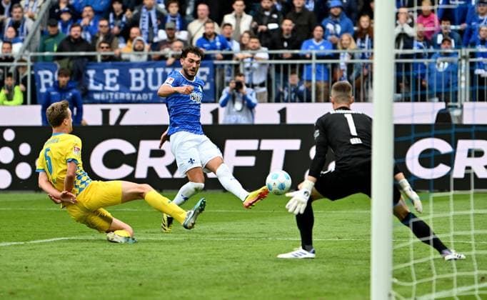 14 09 2024, xfux, Fußball 2 Bundesliga, SV Darmstadt 98 Eintracht Braunschweig, v l Robert Ivanov Eintracht Braunschweig , Torschuetze Goal scorer Fraser Hornby SV Darmstadt 98 , Lennart Grill Eintracht Braunschweig Goal scored, Goal for disallowed 2 0 offside goal offside goal DFL DFB REGULATIONS PROHIBIT ANY USE OF PHOTOGRAPHS as IMAGE SEQUENCES and or QUASI VIDEO No release of or sale to SV Darmstadt 1898 e V Darmstadt