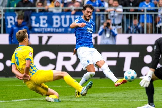Fraser Hornby SV Darmstadt 98, 09 shoots the goal for 2 1, because of ABSEITS, GER, SV Darmstadt 98 vs Eintracht Braunschweig, Football, 2 Bundesliga, Matchday 5, Season 2024 2025, 14 09 2024 DFL DFB REGULATIONS PROHIBIT ANY USE OF PHOTOGRAPHS as IMAGE SEQUENCES and or QUASI VIDEO GER, SV Darmstadt 98 vs Eintracht Braunschweig, Football, 2 Bundesliga, Matchday 5, Season 2024 2025, 14 09 2024 Darmstadt Copyright: xEibner-Pressefoto FlorianxWieganx EP_FWD