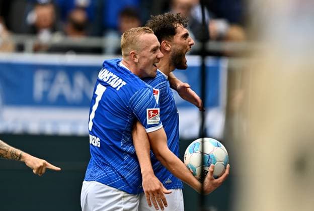 14 09 2024, xfux, Fußball 2 Bundesliga, SV Darmstadt 98 Eintracht Braunschweig, v l Isac Lidberg SV Darmstadt 98 , Torschuetze Torschütze Fraser Hornby SV Darmstadt 98 Torjubel, Jubel, Goal celebration, celebrate the goal zum 2 0, that was not awarded Offside goal Offside goal DFL DFB REGULATIONS PROHIBIT ANY USE OF PHOTOGRAPHS as IMAGE SEQUENCES and or QUASI VIDEO No release of or sale to SV Darmstadt 1898 e V Darmstadt is permitted.