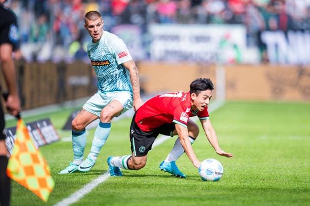 14 09 2024 Soccer, 2024 2025, 2 Bundesliga, 5 Matchday, Hannover 96 1 FC Kaiserslautern L R Erik Wekesser Kaiserslautern , Hyun ju Lee Hannover DFL REGULATIONS PROHIBIT ANY USE OF PHOTOGRAPHS AS IMAGE SEQUENCES AND OR QUASI VIDEO