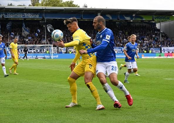 14 09 2024, xsltx, Soccer 2 Bundesliga, SV Darmstadt 98 Eintracht Braunschweig emspor, v l Levente Szabo Eintracht Braunschweig , Aleksandar Vukotic SV Darmstadt 98 DFL DFB REGULATIONS PROHIBIT ANY USE OF PHOTOGRAPHS as IMAGE SEQUENCES and or QUASI VIDEO Darmstadt