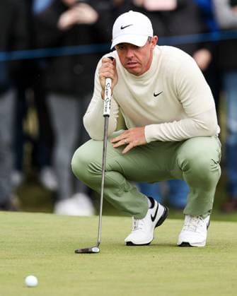 Sport Bilder des Tages 2024 Amgen Irish Open, Royal County Down, Newcastle, Northern Ireland 13 9 2024 Northern Ireland™s Rory McIlroy lines up a putt on the 2nd green Rory McIlroy lines up a putt on the 2nd green 13 9 2024  Copyright: x INPHO BenxBradyx BB4_8176