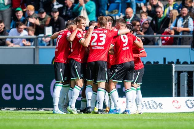14 09 2024 Soccer, 2024 2025, 2 Bundesliga, Matchday 5, Hannover 96 1 FC Kaiserslautern Cheering crowd after the goal to 1 1 by Hyun ju Lee Hannover , M Max Christiansen Hannover DFL REGULATIONS PROHIBIT ANY USE OF PHOTOGRAPHS AS IMAGE SEQUENCES AND OR QUASI VIDEO