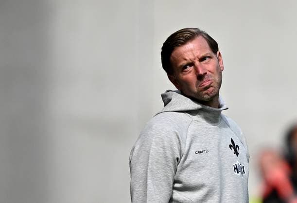 14 09 2024, xfux, Fussball 2 Bundesliga, SV Darmstadt 98 Eintracht Braunschweig, v l coach Florian Kohfeldt SV Darmstadt 98 enttaeuscht, enttaeuscht looking, dissapointed gives instructions, gesticulates, gesticulate with arms gives instructions, gesticulate, gesticolando DFL DFB REGULATIONS PROHIBIT ANY USE OF PHOTOGRAPHS as IMAGE SEQUENCES and or QUASI VIDEO Licensing of the photographic work to and or by SV Darmstadt 1898 e V and subsidiaries is not permitted No release of or sale to SV Darmstadt 1898 e V Darmstadt