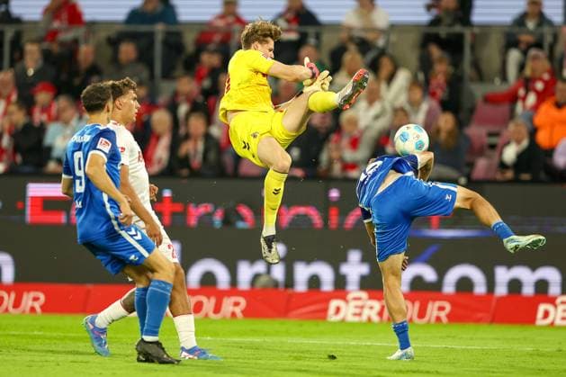 14 09 2024, 2 Fußball Bundesliga, 1 FC Köln 1 FC Magdeburg, RheinEnergieSTADION, Saison 2024 2025 Goalkeeper Jonas Urbig 1 FC Köln 40 defends the goal against Connor Krempicki 1 FC Magdeburg 13 and whirls wildly through the air DFB regulations prohibit any use of photographs as image sequences and or quasi video Nordrhein Westfalen Germany