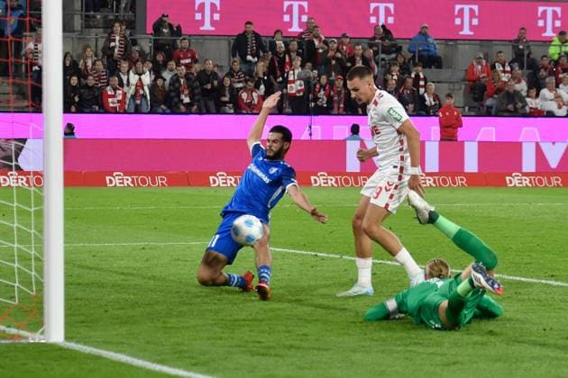 Penalty area scene Goal chance by Tim Lemperle Koeln 19 mi Mo El Hankouri Magdeburg 11 li Dominik Reimann Magdeburg 1 re 14 09 2024 Soccer 1 FC Koeln vs 1 FC Magdeburg, Rheinenergiestadion, Koeln, DFB DFL REGULATIONS PROHIBIT ANY USE OF PHOTOGRAPHS AS IMAGE SEQUENCES AND OR QUASI VIDEO NRW Germany Copyright: xpepphotox xSaschaxWeizx pep00321, pep_20240914_hm