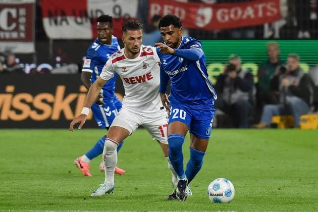 v li in duel Leart Pacarada Koeln 17 Xavier Amaechi Magdeburg 20 14 09 2024 Soccer 1 FC Koeln vs 1 FC Magdeburg, Rheinenergiestadion, Koeln, DFB DFL REGULATIONS PROHIBIT ANY USE OF PHOTOGRAPHS AS IMAGE SEQUENCES AND OR QUASI VIDEO NRW Germany Copyright: xpepphotox xSaschaxWeizx pep00321, pep_20240914_hm