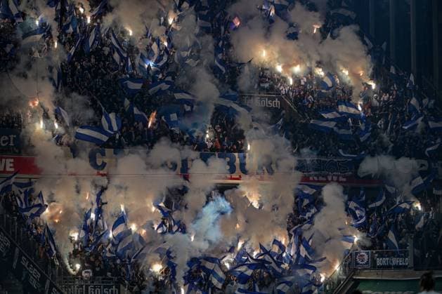 14 09 2024, xjpx, Fußball 2 Bundesliga, 1 FC Koeln 1 FC Magdeburg emspor, v l Fans from Magdeburg with pyro show in the guest block DFL DFB REGULATIONS PROHIBIT ANY USE OF PHOTOGRAPHS as IMAGE SEQUENCES and or QUASI VIDEO Koeln