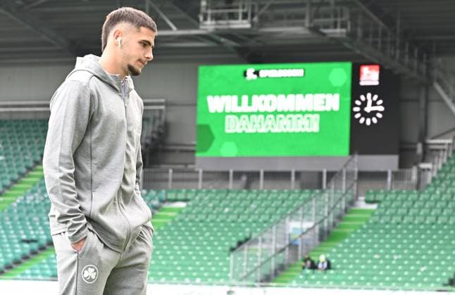 15 09 2024 Soccer Season 2024 2025 2 Soccer Bundesliga 05 Matchday SpVgg Greuther Fürth Kleeblatt SV Elversberg SVE Sportfoto Zink xwoxzix DFL regulations prohibit any use of photographs as image sequences and or quasi video only for editorial use Nemanja Motika 22, SpVgg Greuther Fürth