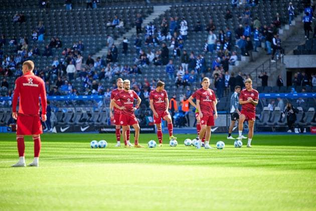 Fortuna Duesseldorf warm up, GER, Hertha BSC vs Fortuna Duesseldorf, Soccer Men, 2 Bundesliga, Season 2024 2025, 05 Matchday, 15 09 2024 DFL REGULATIONS PROHIBIT ANY USE OF PHOTOGRAPHS AS IMAGE SEQUENCES AND OR QUASI VIDEO GER, Hertha BSC vs Fortuna Duesseldorf, Soccer Men, 2 Bundesliga, Season 2024 2025, 05 Matchday, 15 09 2024 Berlin Copyright: xEibner-Pressefotox xClaudiusxRauchx EP_CRH