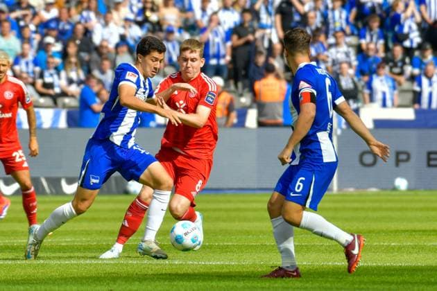 15 09 2024, xlakx, Fußball 2 Bundesliga, Hertha BSC Berlin Fortuna Düsseldorf emspor, v l Ibrahim Maza Hertha BSC 10 ,Isak Bergmann Johannesson Fortuna Düsseldorf 8 ,Zweikampf, Duell, Kampf, tackle DFL DFB REGULATIONS PROHIBIT ANY USE OF PHOTOGRAPHS as IMAGE SEQUENCES and or QUASI VIDEO Daniel Lakomski Jan Huebner Berlin