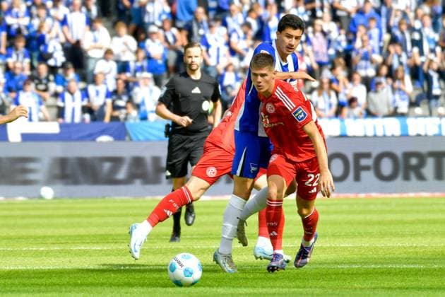 15 09 2024, xlakx, Fußball 2 Bundesliga, Hertha BSC Berlin Fortuna Düsseldorf emspor, v l Danny Schmidt Fortuna Düsseldorf 22 ,Ibrahim Maza Hertha BSC 10 ,Zweikampf, Duell, Kampf, tackle DFL DFB REGULATIONS PROHIBIT ANY USE OF PHOTOGRAPHS as IMAGE SEQUENCES and or QUASI VIDEO Daniel Lakomski Jan Huebner Berlin