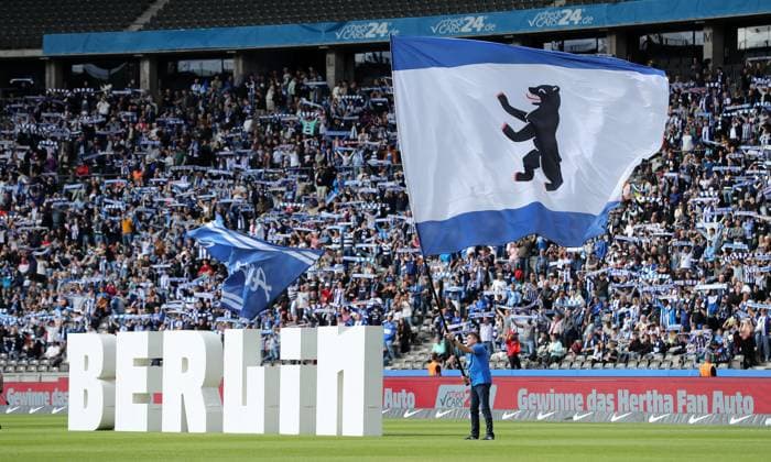 Berlin lettering, Berlinfahne, Olympiastadion Sportstätte Übersicht Sport Fußball DFL 2 Bundesliga Herren 5 Spieltag Saison 2024 2025 15 09 2024 Hertha BSC Berlin vs Fortuna Düsseldorf DFL regulations prohibit any use of photographs as image sequences and or quasi video