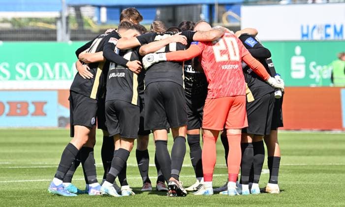 15 09 2024 Soccer Season 2024 2025 2 Soccer Bundesliga 05 Matchday SpVgg Greuther Fürth Kleeblatt SV Elversberg SVE Sportfoto Zink xwoxzix DFL regulations prohibit any use of photographs as image sequences and or quasi video only for editorial use Teamkreis Mannschaft Team Elversberg
