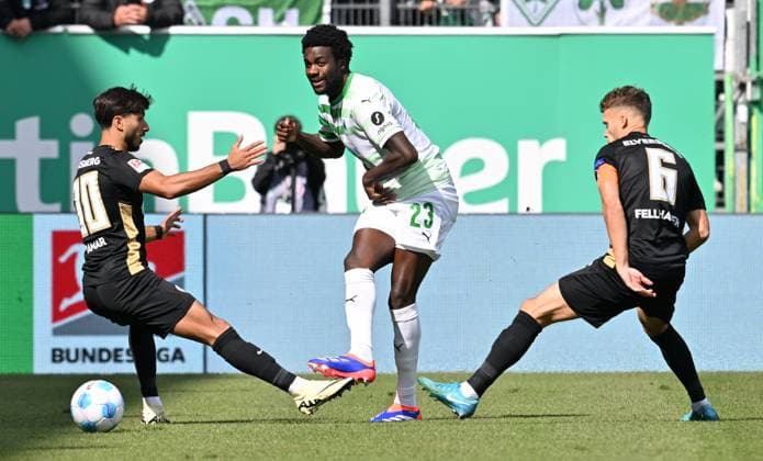 15 09 2024 Soccer Season 2024 2025 2 Soccer Bundesliga 05 Matchday SpVgg Greuther Fürth Kleeblatt SV Elversberg SVE Sportfoto Zink xwoxzix DFL regulations prohibit any use of photographs as image sequences and or quasi video only for editorial use Muhammed Damar 30, SV Elversberg Gideon Jung 23, SpVgg Greuther Fürth Robin Fellhauer 6, SV Elversberg