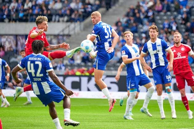 Dawid Kownacki Fortuna Duesseldorf, 24 , Goal kick to 1 0, GER, Hertha BSC vs Fortuna Duesseldorf, Soccer Men, 2 Bundesliga, Season 2024 2025, 05 Matchday, 15 09 2024 DFL REGULATIONS PROHIBIT ANY USE OF PHOTOGRAPHS AS IMAGE SEQUENCES AND OR QUASI VIDEO GER, Hertha BSC vs Fortuna Duesseldorf, Soccer Men, 2 Bundesliga, Season 2024 2025, 05 Matchday, 15 09 2024 Berlin Copyright: xEibner-Pressefotox xClaudiusxRauchx EP_CRH