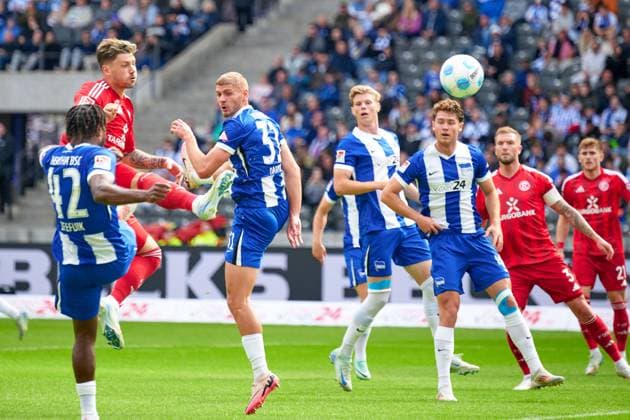 Dawid Kownacki Fortuna Duesseldorf, 24 , Goal kick to 1 0, GER, Hertha BSC vs Fortuna Duesseldorf, Soccer Men, 2 Bundesliga, Season 2024 2025, 05 Matchday, 15 09 2024 DFL REGULATIONS PROHIBIT ANY USE OF PHOTOGRAPHS AS IMAGE SEQUENCES AND OR QUASI VIDEO GER, Hertha BSC vs Fortuna Duesseldorf, Soccer Men, 2 Bundesliga, Season 2024 2025, 05 Matchday, 15 09 2024 Berlin Copyright: xEibner-Pressefotox xClaudiusxRauchx EP_CRH