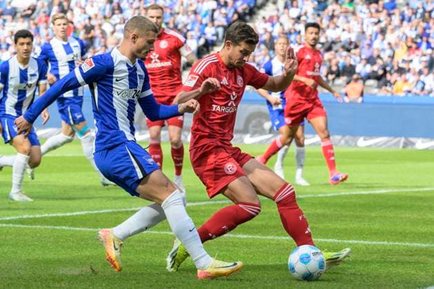 GER, Berlin, Fußball, Hertha BSC vs Fortuna Duesseldorf, 2 Bundesliga, Olympiastadion, 15 09 2024, v l Michael Cuisance Hertha 27 , Tim Oberdorf F95 Duesseldorf 15 , Zweikampf, Action, Kampf, kaempft um den Ball, dfl dfb regulations prohibit any use of photographs as image sequences and or quasi video, Copyright: HMBxMedia UwexKoch