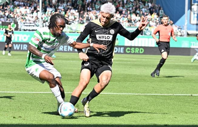 15 09 2024 Soccer Season 2024 2025 2 Soccer Bundesliga 05 Matchday SpVgg Greuther Fürth Kleeblatt SV Elversberg SVE Sportfoto Zink xwoxzix DFL regulations prohibit any use of photographs as image sequences and or quasi video only for editorial use Noel Futkeu 9, SpVgg Greuther Fürth Lukas Pinckert 19, SV Elversberg