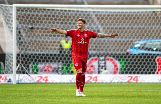 Soccer, Men, Season 2024 2025, 2 Bundesliga 5 Matchday , Hertha BSC Fortuna Düsseldorf, Dawid Kownacki Fortuna Düsseldorf , Cheering after goal to 0 1, 15 09 2024, Copyright: xSebastianxRäppold MatthiasxKochx