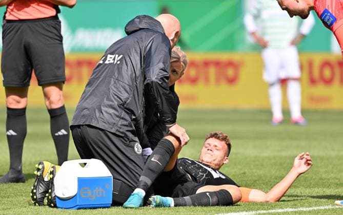 15 09 2024 Soccer Season 2024 2025 2 Soccer Bundesliga 05 Matchday SpVgg Greuther Fürth Kleeblatt SV Elversberg SVE Sportfoto Zink xwoxzix DFL regulations prohibit any use of photographs as image sequences and or quasi video only for editorial use Robin Fellhauer 6, SV Elversberg battered on the ground