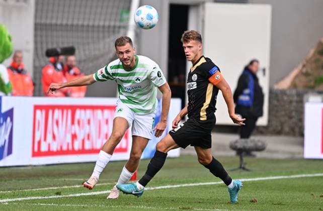 15 09 2024 Soccer Season 2024 2025 2 Soccer Bundesliga 05 Matchday SpVgg Greuther Fürth Kleeblatt SV Elversberg SVE Sportfoto Zink xwoxzix DFL regulations prohibit any use of photographs as image sequences and or quasi video only for editorial use Dennis Srbeny 7, SpVgg Greuther Fürth Robin Fellhauer 6, SV Elversberg