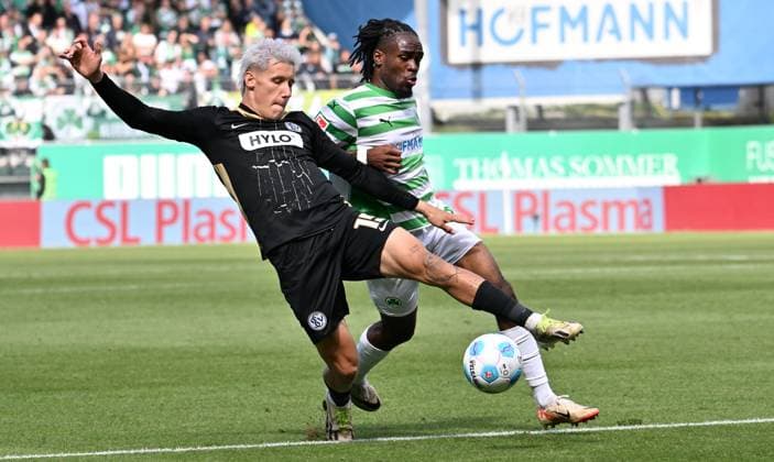 15 09 2024 Soccer Season 2024 2025 2 Soccer Bundesliga 05 Matchday SpVgg Greuther Fürth Kleeblatt SV Elversberg SVE Sportfoto Zink xwoxzix DFL regulations prohibit any use of photographs as image sequences and or quasi video only for editorial use Lukas Pinckert 19, SV Elversberg Noel Futkeu 9, SpVgg Greuther Fürth