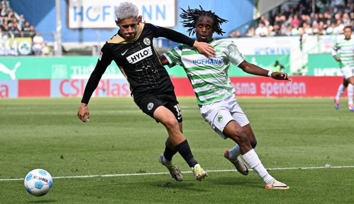 15 09 2024 Soccer Season 2024 2025 2 Soccer Bundesliga 05 Matchday SpVgg Greuther Fürth Kleeblatt SV Elversberg SVE Sportfoto Zink xwoxzix DFL regulations prohibit any use of photographs as image sequences and or quasi video only for editorial use Lukas Pinckert 19, SV Elversberg Noel Futkeu 9, SpVgg Greuther Fürth