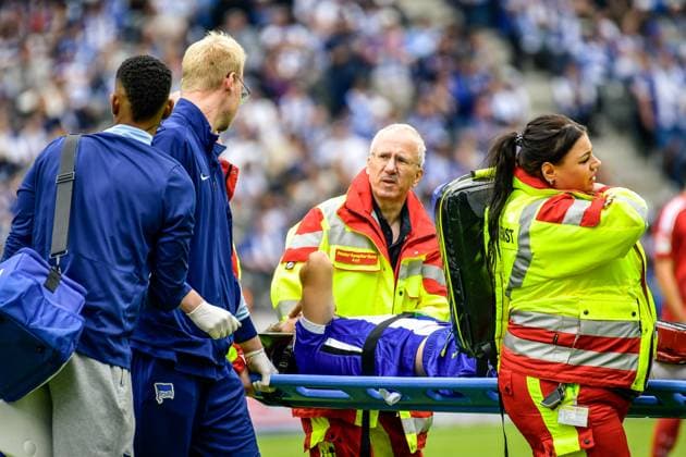15 09 2024, xlakx, Fußball 2 Bundesliga, Hertha BSC Berlin Fortuna Düsseldorf emspor, v l Linus Gechter Hertha BSC 44 ,injured on the pitch holds his shoulder is carried off the pitch by stretcher DFL DFB REGULATIONS PROHIBIT ANY USE OF PHOTOGRAPHS as IMAGE SEQUENCES and or QUASI VIDEO Daniel Lakomski Jan Huebner Berlin