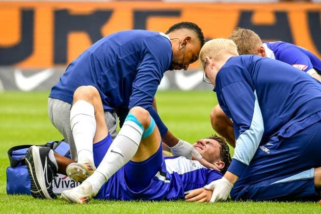 15 09 2024, xlakx, Fussball 2 Bundesliga, Hertha BSC Berlin Fortuna Düsseldorf emspor, v l Linus Gechter Hertha BSC 44 ,injured on the pitch holds his shoulder DFL DFB REGULATIONS PROHIBIT ANY USE OF PHOTOGRAPHS as IMAGE SEQUENCES and or QUASI VIDEO Daniel Lakomski Jan Huebner Berlin