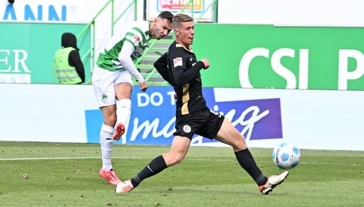 15 09 2024 Soccer Season 2024 2025 2 Soccer Bundesliga 05 Matchday SpVgg Greuther Fürth Kleeblatt SV Elversberg SVE Sportfoto Zink xwoxzix DFL regulations prohibit any use of photographs as image sequences and or quasi video only for editorial use Branimir Hrgota 10, SpVgg Greuther Fürth Elias Baum 2, SV Elversberg Chance Torchance
