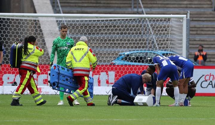 Linus Gechter injured on the ground Sport Soccer Football DFL 2 Bundesliga Men 5 Matchday Season 2024 2025 15 09 2024 Hertha BSC Berlin vs Fortuna Düsseldorf DFL regulations prohibit any use of photographs as image sequences and or quasi video