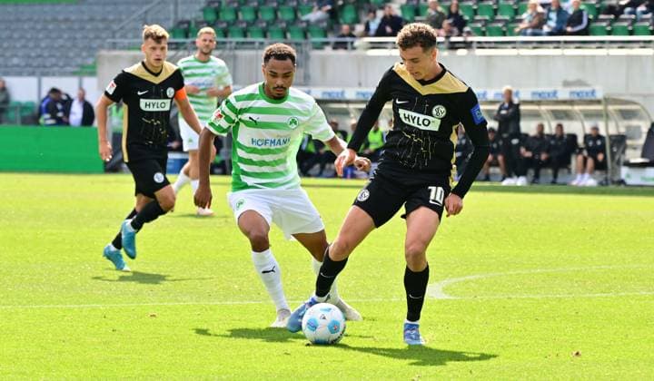 15 09 2024 Soccer Season 2024 2025 2 Soccer Bundesliga 05 Matchday SpVgg Greuther Fürth Kleeblatt SV Elversberg SVE Sportfoto Zink MeZi xmexzix DFL regulations prohibit any use of photographs as image sequences and or quasi video only for editorial use Sacha Banse Bansé 6, SpVgg Greuther Fürth Fisnik Asllani 10, SV Elversberg, rechts