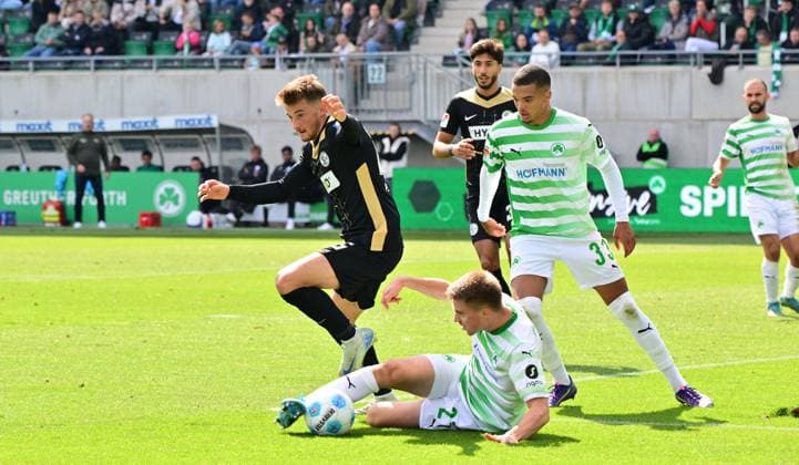 15 09 2024 Soccer Season 2024 2025 2 Soccer Bundesliga 05 Matchday SpVgg Greuther Fürth Kleeblatt SV Elversberg SVE Sportfoto Zink MeZi xmexzix DFL regulations prohibit any use of photographs as image sequences and or quasi video only for editorial use Lukas Petkov 25, SV Elversberg Gian Luca Gian Luca Itter 27, SpVgg Greuther Fürth Maximilian Solomon Dietz 33, SpVgg Greuther Fürth, right