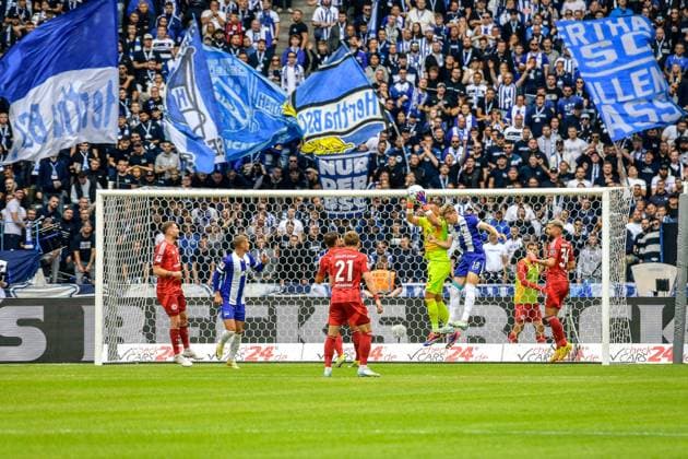 15 09 2024, xlakx, Fußball 2 Bundesliga, Hertha BSC Berlin Fortuna Düsseldorf emspor, v l Florian Kastenmeier Fortuna Düsseldorf 33 ,Luca Schuler Hertha BSC 18 ,Zweikampf, Duell, Kampf, tackle vor dem Tor DFL DFB REGULATIONS PROHIBIT ANY USE OF PHOTOGRAPHS as IMAGE SEQUENCES and or QUASI VIDEO Daniel Lakomski Jan Huebner Berlin