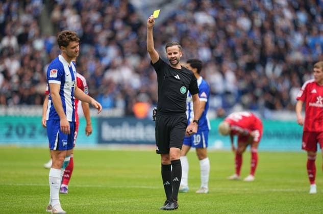 Linus Gechter receives a yellow card, 2 Bundesliga, Hertha BSC vs Fortuna Düsseldorf, Olympiastadion on September 17, 2024 in Berlin, Germany Photo by Ulrik Pedersen DeFodi Images Linus Gechter receives a yellow card, 2 Bundesliga, Hertha BSC vs Fortuna Düsseldorf, Olympiastadion on September 17, 2024 in Berlin, Germany Photo by Ulrik Pedersen DeFodi Images DFB DFL REGULATIONS PROHIBIT ANY USE OF PHOTOGRAPHS AS IMAGE SEQUENCES AND OR QUASI VIDEO Defodi 659 0889091388 Defodi-659 DFB DFL REGULATIONS PROHIBIT ANY USE OF PHOTOGRAPHS AS IMAGE SEQUENCES AND OR QUASI-VIDEO.