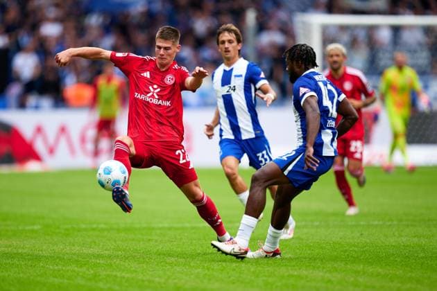Danny Schmidt Fortuna Duesseldorf, 22 , Deyovaisio Zeefuik Hertha BSC, 42 , GER, Hertha BSC vs Fortuna Duesseldorf, Soccer Men, 2 Bundesliga, Season 2024 2025, 05 Matchday, 15 09 2024 DFL REGULATES PROHIBIT ANY USE OF PHOTOGRAPHS AS IMAGE SEQUENCES AND OR QUASI VIDEO GER, Hertha BSC vs Fortuna Duesseldorf, Soccer men, 2 Bundesliga, Season 2024 2025, 05 Matchday, 15 09 2024 Berlin Copyright: xEibner-Pressefotox xClaudiusxRauchx EP_CRH