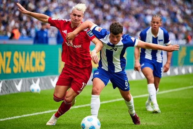 Felix Klaus Fortuna Duesseldorf, 11 , Diego Demme Hertha BSC, 06 , GER, Hertha BSC vs Fortuna Duesseldorf, Soccer Men, 2 Bundesliga, Season 2024 2025, 05 Matchday, 15 09 2024 DFL REGULATIONS PROHIBIT ANY USE OF PHOTOGRAPHS AS IMAGE SEQUENCES AND OR QUASI VIDEO GER, Hertha BSC vs Fortuna Duesseldorf, Soccer Men, 2 Bundesliga, Season 2024 2025, 05 Matchday, 15 09 2024 Berlin Copyright: xEibner-Pressefotox xClaudiusxRauchx EP_CRH